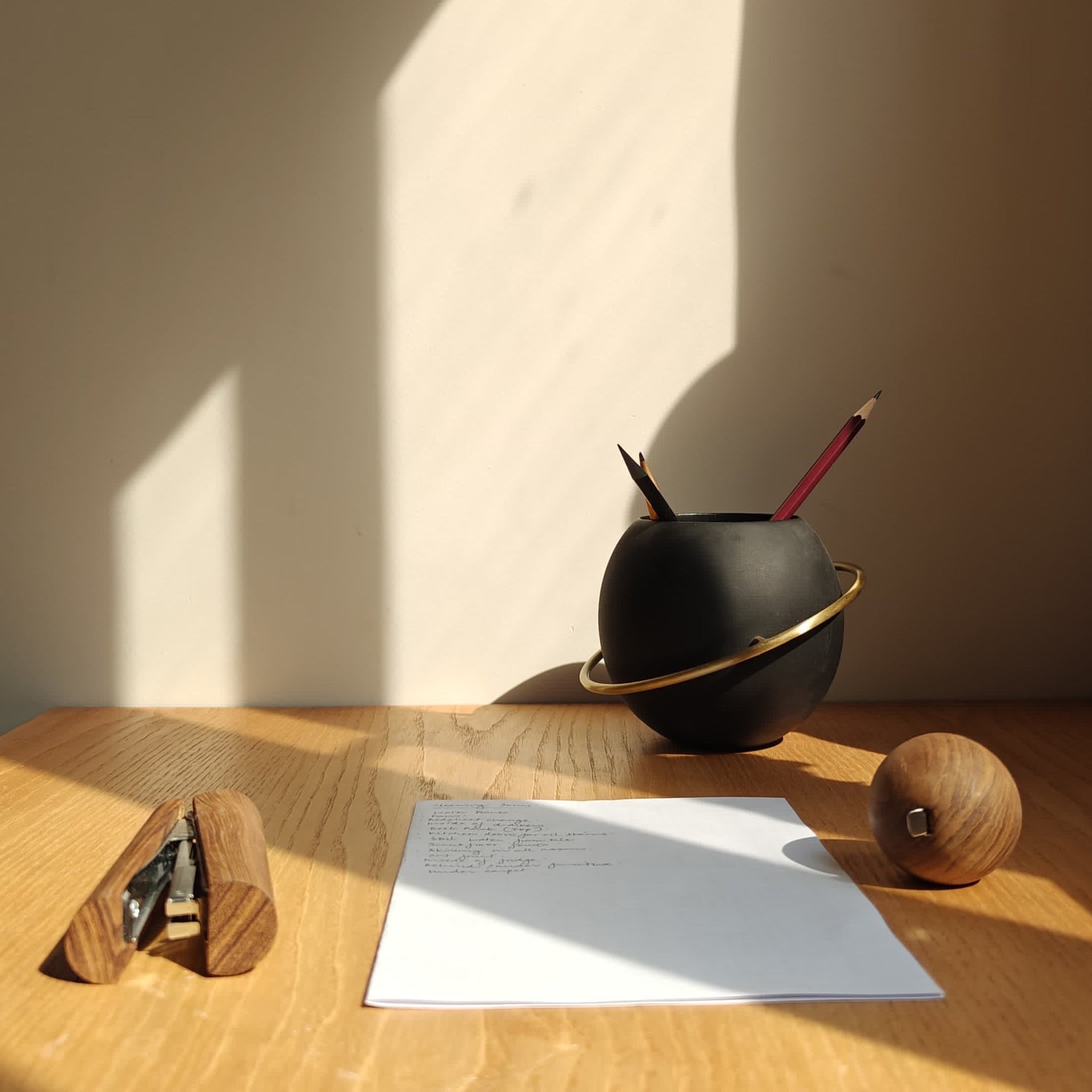Saturn Penstand – Objectry