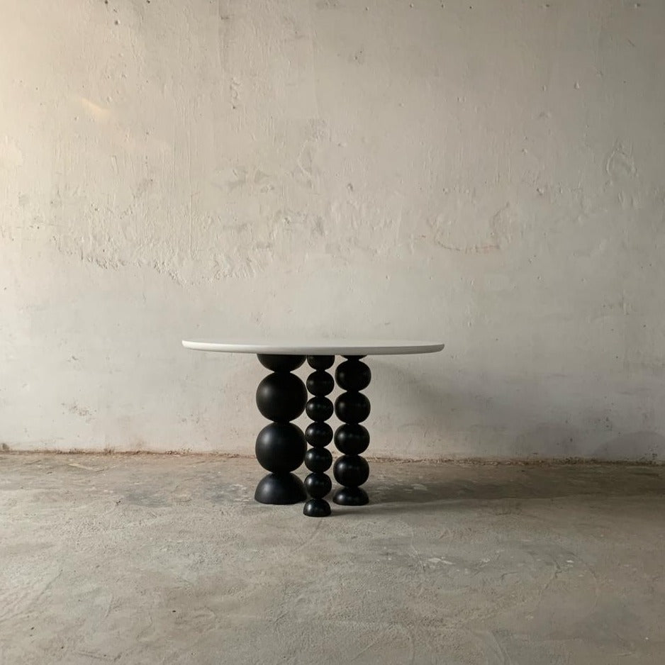 Ball Pack Round Dining Table