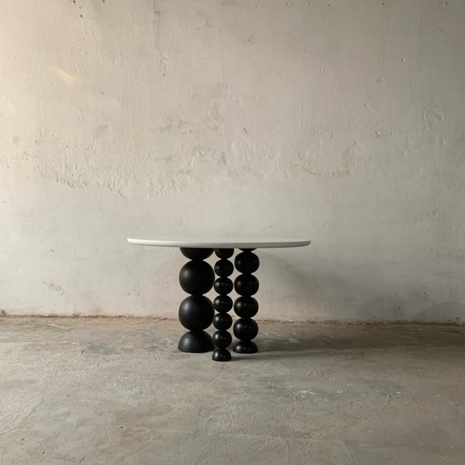 Ball Pack Round Dining Table – Objectry
