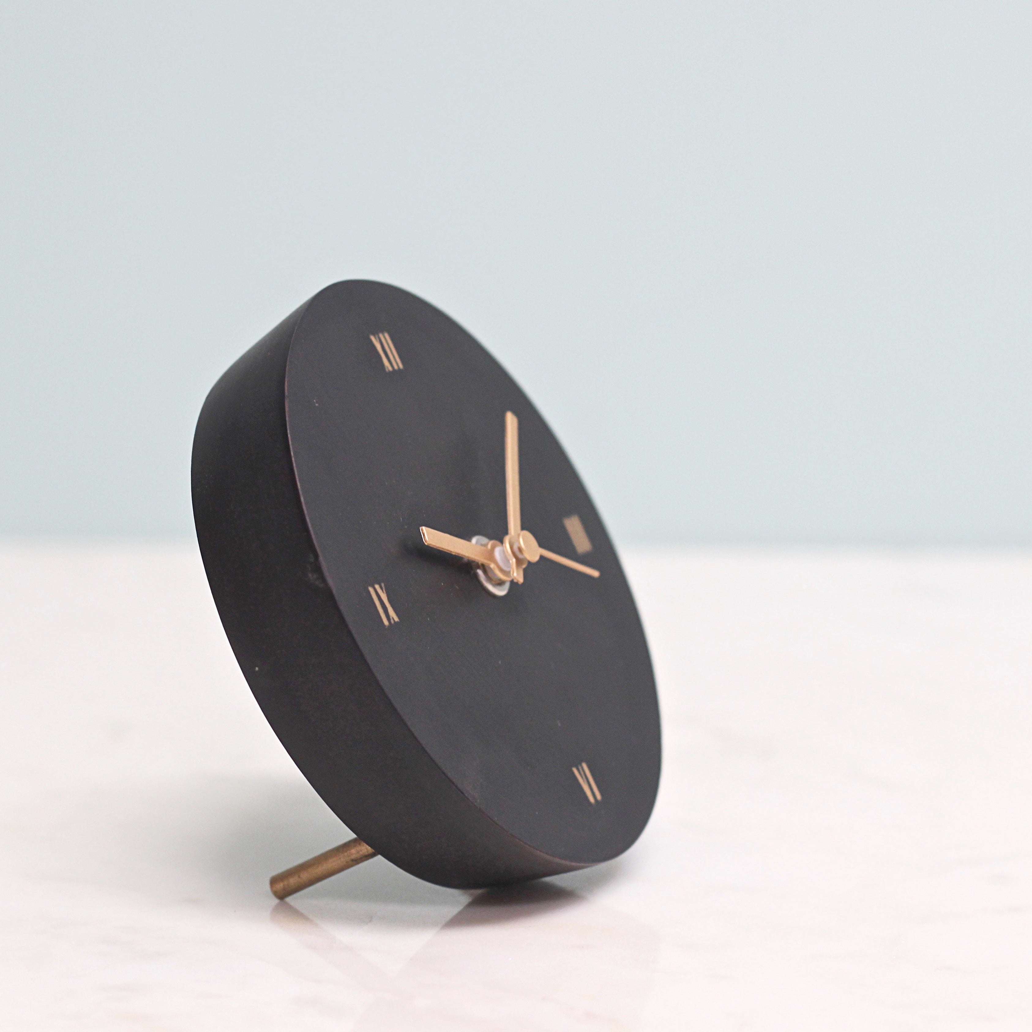 Crutch Table Clock – Objectry