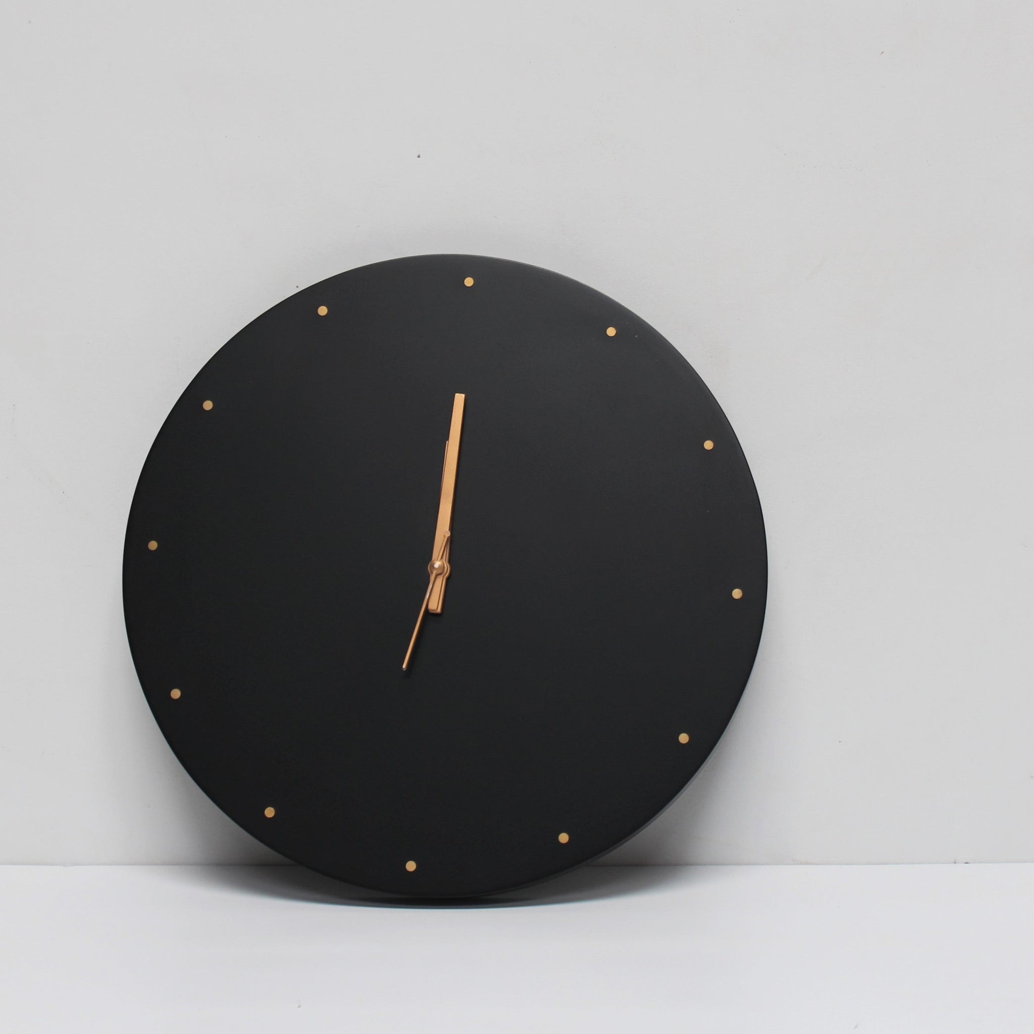 Black Dot Clock