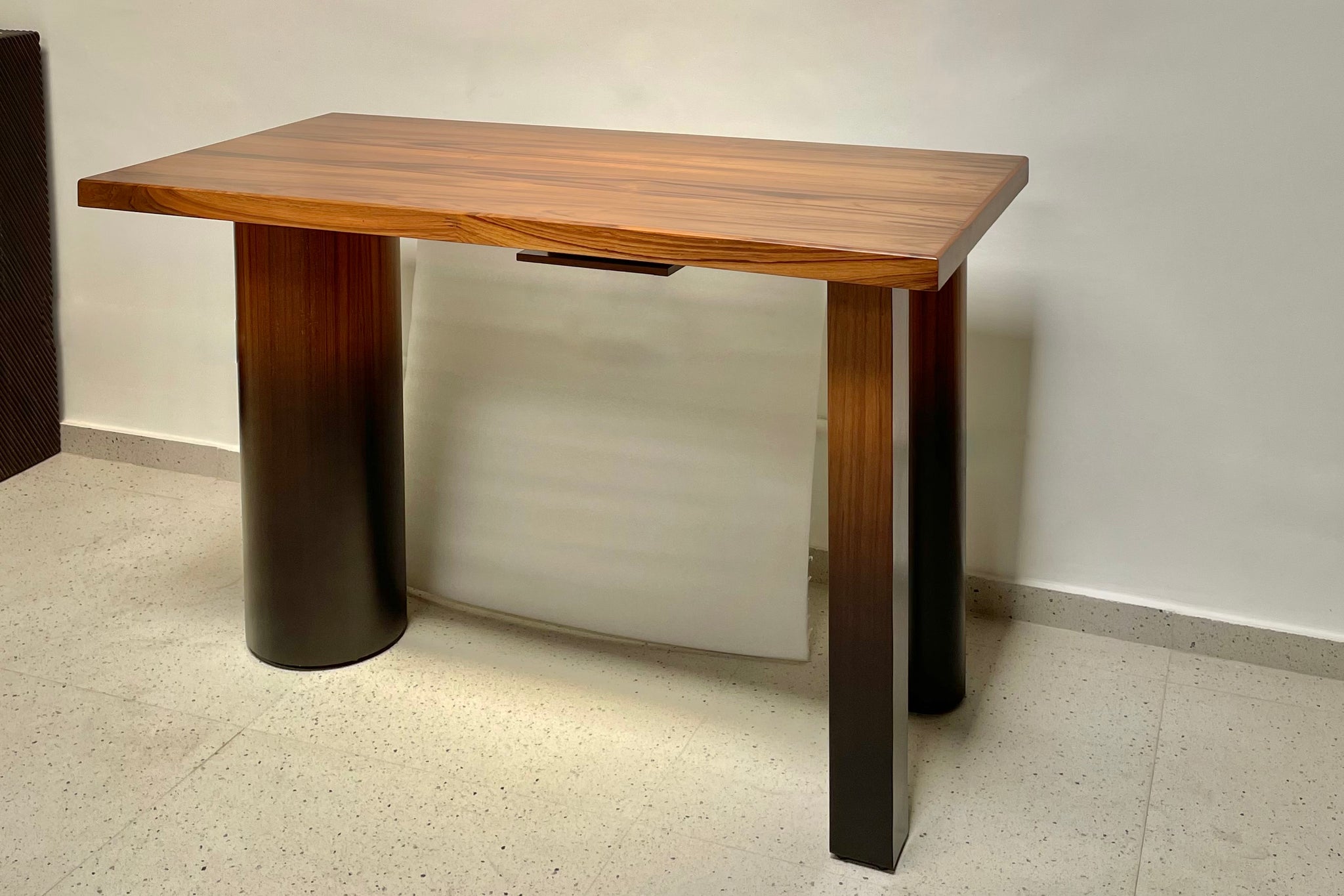 Ombre Desk